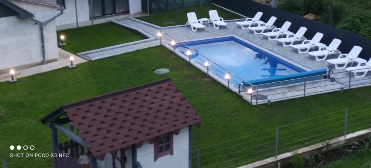 Hotel Фенікс à Yaremtche Extérieur photo