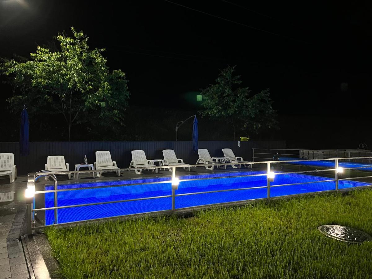 Hotel Фенікс à Yaremtche Extérieur photo