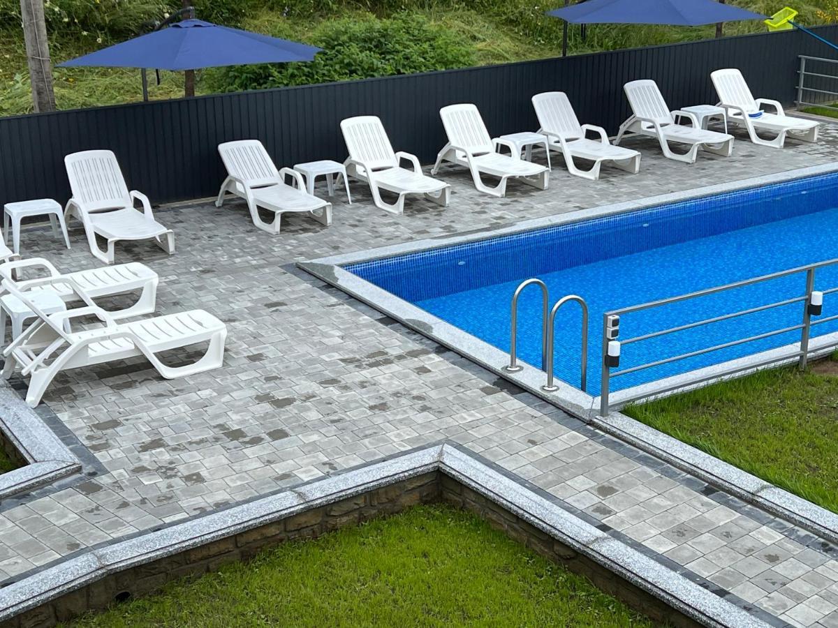 Hotel Фенікс à Yaremtche Extérieur photo